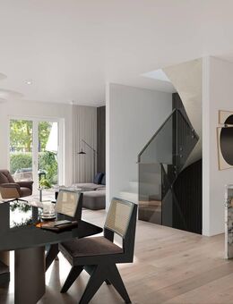 Platzwunder mit Komfort: Neubau mit Garten, 2 Bädern, Parkett & Hobbyraum - München