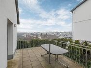 Gepflegtes Zweifamilienhaus mit tollem Ausblick, Doppelgarage und Garten! - Königsbach-Stein