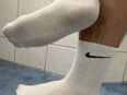 Fußballer mit getragenen Socken in 86150