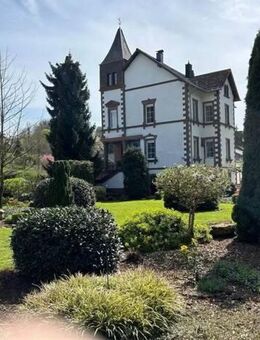 Kleine Villa mit Einliegerwohnung und prachtvollen Grund - Mürlenbach