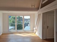 Lichtdurchflutete Dachgeschosswohnung mit Einbauküche - Krefeld