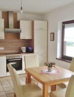 **Moderne, geräumige Wohnung mit Balkon in Hallschlag zu mieten** - Hallschlag