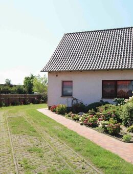 Einfamilienhaus plus Einliegerwohnung im Nebengelaß - 10 Gehminuten zum Stettiner Haff - Mönkebude
