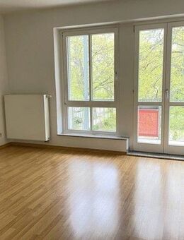 ::: FREUNDLICHE WOHNUNG MIT SÜD- BALKON UND TAGESLICHTBAD::: - Chemnitz