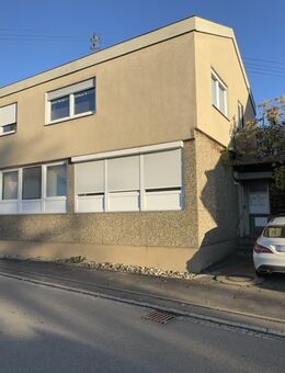 Viel Wohnraum für zwei Familien: Solides, großzügig dimensioniertes Haus in Ofterdingen - Ofterdingen
