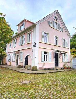 Historisches Herrenhaus aus dem Jahr 1839 ! Außergewöhnlich: Stilvolles denkmalgeschütztes Ensemble zu Füßen des Schlosses ! - Neustadt (Weinstraße)