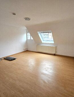 Renovierte 3-Zimmer Wohnung im 2. OG mit gemütlichen Dachschrägen - Engen