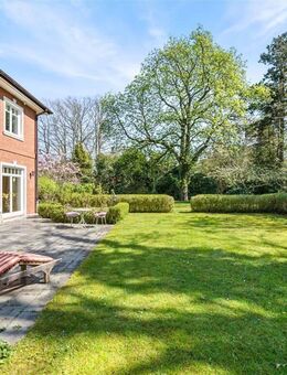 Hochkamp - Villa (Bj. 98) mit großem Garten - Hamburg