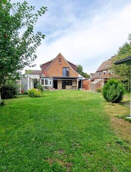 nah am Meer: großes Wohnhaus mit Kaminzimmer, Garage & Garten - Büsum