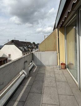 Eigennutzung oder Neuvermietung: Vielseitige 4-Zimmer-Wohnung mit Balkon in Trier-Tarforst - Trier