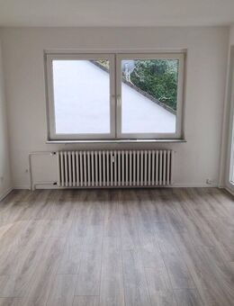 Renovierte 2-Zimmer-Wohnung im 2.Obergeschoss zu vermieten! *Mit Balkon* - Duisburg