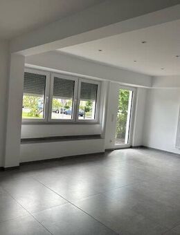 Erstbezug nach Sanierung! Moderne 2 Zi.-Wohnung mit Terrasse in einer ruhigen Wohnstrasse - Hilden