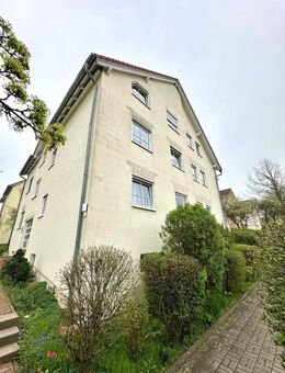 Gemütliche 2 Raum Wohnung im Dachgeschoss inkl. Einbauküche, Bad mit Fenster, Terrasse & PKW Stellplatz - Nohra (Landkreis Weimarer Land)