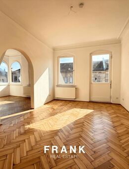 Charmante Altbauwohnung mit zwei Balkonen in denkmalgeschütztem Haus - Nürnberg