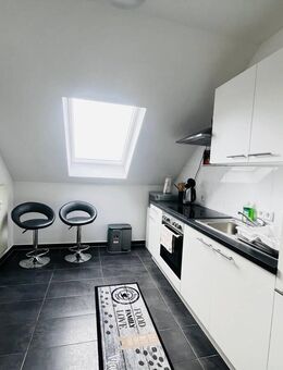 Charmante Dachgeschosswohnung mit zusätzlichem Ausbaupotenzial - Mülheim (Ruhr)