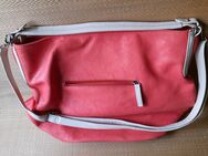 Rote Tasche mit hellen Henkeln - Nürnberg