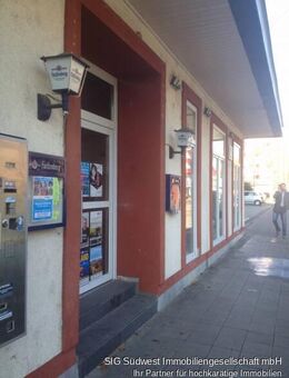 A Lage Mehrfamilienhaus mit 3 Wohnungen und einem Restaurant + Ausbaumöglichkeit auf weitere 8 ETW. - Karlsruhe