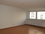 3,5-Raum-Wohnung, renoviert, Aufzug, zentrale Lage, Balkon, grosses Wohnzimmer ! - Duisburg