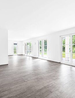 "Exklusive Gartenwohnung in Obermenzing - 2 Ebenen, 500?m² Privatgarten & Tiefgaragenzugang" - München