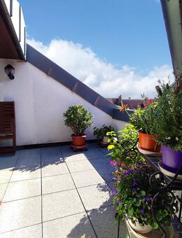Großzügige 4-Zimmer-Wohnung über zwei Etagen mit Sauna und Dachterrasse in Nürnberg-Schoppershof - Nürnberg