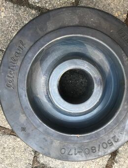 Vollgummireifen 250/80-170 - Döttesfeld