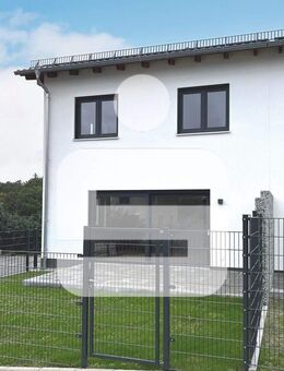 Sofort beziehbare Neubau-DHH in KFW40 mit PV-Anlage - Arnstorf