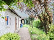 Zuhause gestalten: Renovierungsbedürftiges RMH mit Garten und massivem Schuppen in Vorstadtlage - Celle