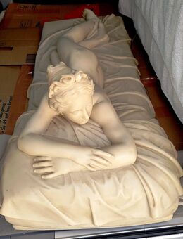 Ruhendes Mädchen, Johann Gottfried, Kunstmarmor Statue - Braunsbach
