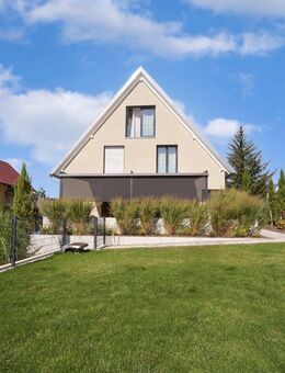 Neuwertige Doppelhaushälfte mit Garten und 2 Stellplätzen in 79211 Denzlingen - Denzlingen