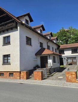 (A1572) geräumiges Mehrfamilienhaus am Hermsdorfer Kreuz - Reichenbach (Thüringen)