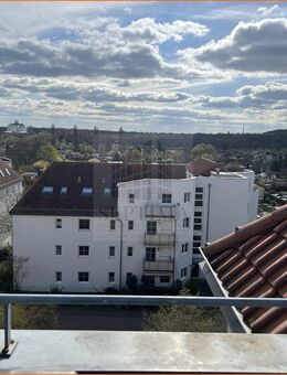Wunderbarer Blick auf den Auewald! Schöne 1 Raumwohnung mit Loggia im Dachgeschoß zu verkaufen - Leipzig