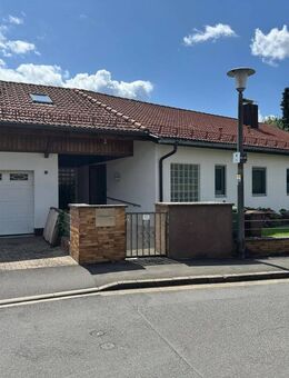 Gepflegtes Ein-Zweifamilienhaus mit Wintergarten,Pool und Ausbaupotenzial - Eckental