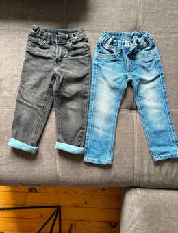 2 Jungen Jeans Hosen Größe 98 - Wadgassen
