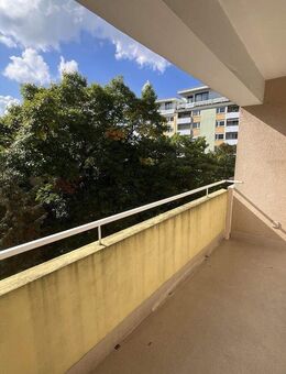 3-Zimmer-Wohnung mit 75 m² Wohnfläche und Südbalkon sofort zur Nutzung frei! - Nürnberg