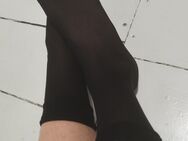 Sexy getragene durchsichtige Socken w blond - Berlin