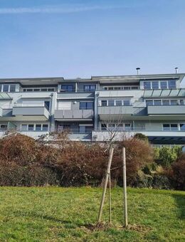 Sonnige 4 Zimmer Erdgeschosswohnung mit großzügigem Balkon, See- und Bergsicht - Friedrichshafen