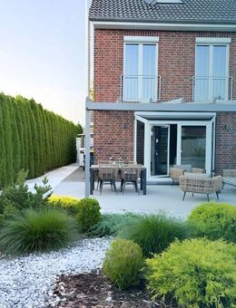 Modernes Endreihenhaus mit 5 Zimmern, hochwertiger Einbauküche, sonniger Terrasse und liebevoll angelegtem Garten - Trittau