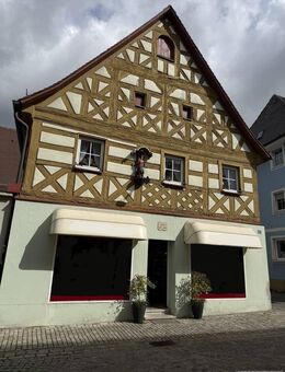 Wohn- und Geschäftshaus m. Garage, bietet vielseitiges Potential, 220 m² Wfl., im Herzen von Höchstadt - Höchstadt (Aisch)