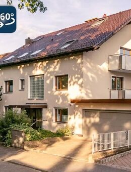 In sehr guter Lage: Gepflegtes Haus mit drei großen Wohneinheiten auf weitläufigem Grundstück - Frankfurt (Main)
