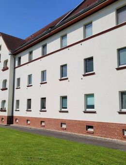 // FRISCH RENOVIERT - 3 Zimmer - Designbelag - Blick ins Grüne // - Schkeuditz