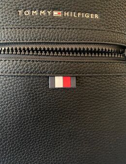 NEU: Original Tommy Hilfiger Herren ESSENTIAL PU MINI CROSSOVER - Köln