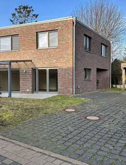 Wohntraum in bester Lage: Moderne Doppelhaushälfte in neuwertigem Zustand - Neustadt (Rübenberge)