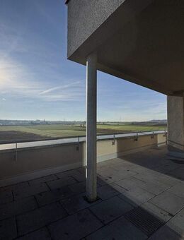 Panoramablick ins Grüne: Exklusives Penthouse mit Weitblick-Terrasse & hochwertiger Küche - Bönnigheim