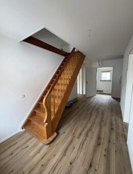 Erstbezug nach Sanierung: idyllisches Wohnen in einer 5,5-Zimmer-Wohnung mitten in Natur - Feilbingert