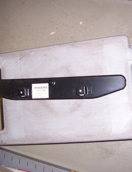 MB866460 Kennzeichenhalter vorn diverse Mitsubishi-Modelle - Hannover Vahrenwald-List