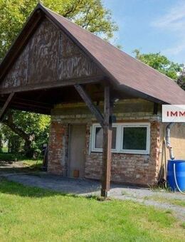 IMMOBERLIN.DE - Interessantes Haus mit Ausbaupotential & Nebengebäuden auf teilbarem Grundstück in Seenähe - Torgau