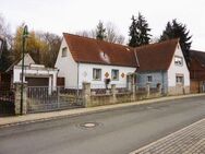 - Freistehendes Einfamilienhaus mit Garage und Nebengebäude im OT Langendorf - - Weißenfels