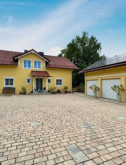 Stilvolles Landhausidyll mit viel Platz für Ihre Familie und Ihren Fuhrpark - Bockhorn (Bayern)