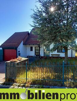 56037 - Viele Möglichkeiten: Einfamilienhaus mit 2 Garagen und großem Garten - Selbitz