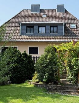 BONN OBERKASSEL freist. Einfam. Haus mit ca. 200 m² Wfl., 841 m² GrSt. Keller, Garage, Baugrundstück - Bonn